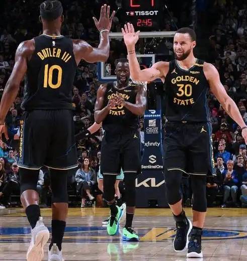 包含今晚突围战来临;金州勇士围绕法国杯回应争议;管理层满意;赛季目标并未改变的词条 包含今晚突围战来临;金州勇士围绕法国杯回应争议;管理层满意;赛季目标并未改变的词条