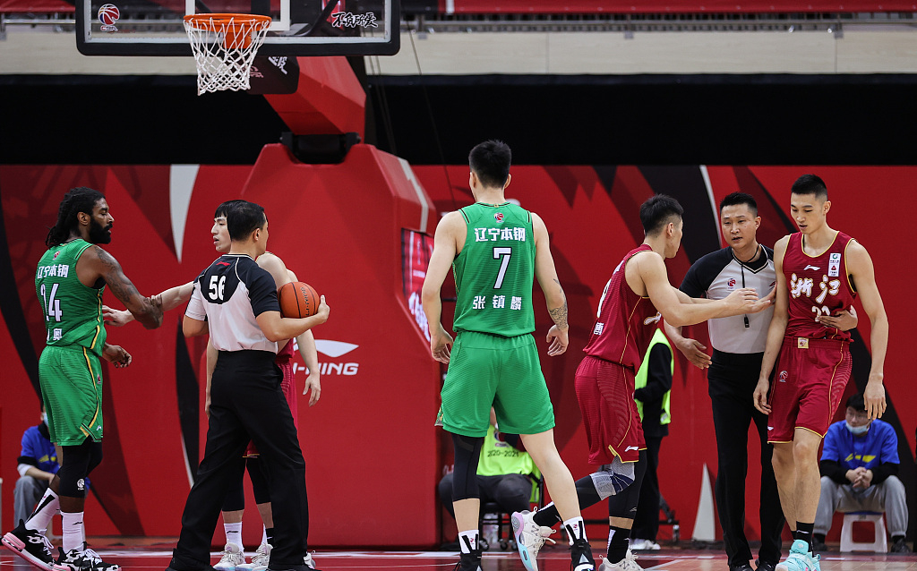 费耶诺德训练开放日，赛前远射贴柱引欢呼，NBA季后赛在即，年轻球员得到机会的简单介绍-九游娱乐网页版