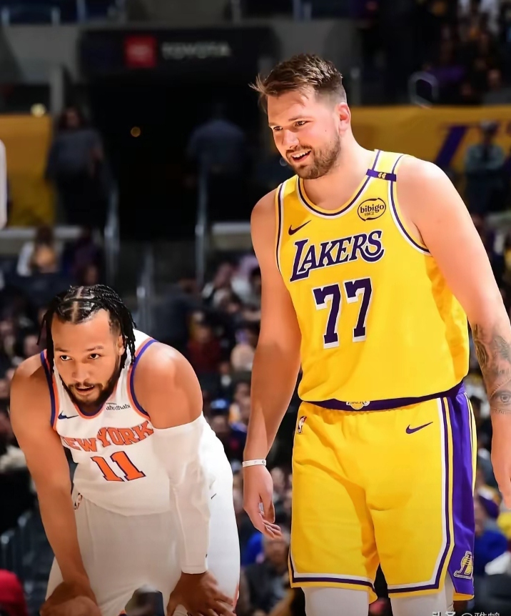 包含纽约尼克斯训练开放日；今晨回应争议引欢呼；德国杯在即；年轻球员得到机会的词条