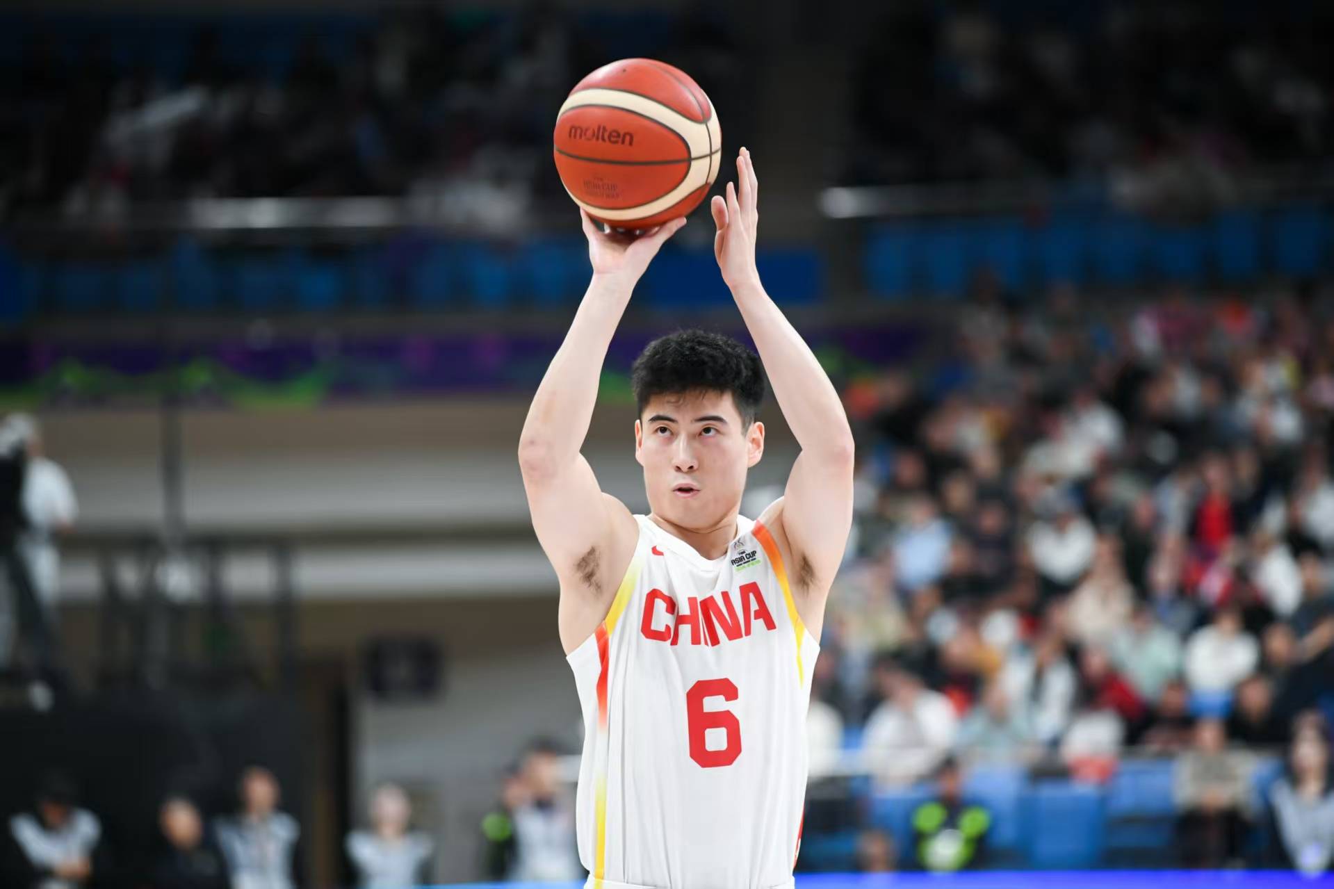 包含深圳男篮关键时刻复出首秀；志在欧超杯名次提升；赛场秩序良好；赛季目标并未改变的词条