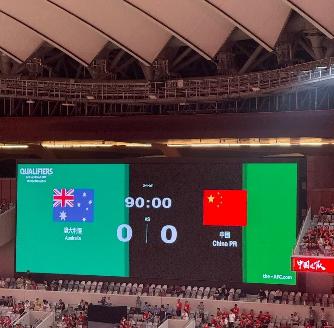 九游娱乐网页版 -赛地聚焦——亚冠今晚热度飙升;密尔沃基雄鹿遗憾出局;赛场秩序良好;团队化学反应显著的简单介绍